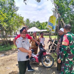 Kolaborasi Babinsa dan BPBD Tangani Kerusakan Jembatan di Sekotong