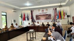 KPU DOMPU GELAR RAPAT PLENO TERBUKA PEMUTAKHIRAN DATA PEMILIH BERKELANJUTAN TRIWULAN IV TAHUN 2025