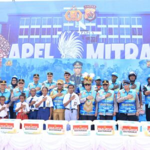 Wakapolri Tinjau UMKM, Bakes, dan Pembagian Perlengkapan Sekolah Usai Apel Mitra Kamtibmas di Papua