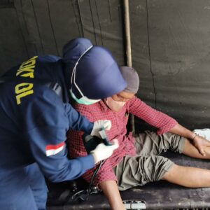 Nakes Polri Berikan Layanan Kesehatan Gratis bagi Korban Banjir di Aceh Tamiang