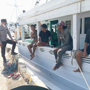 Polsek Kawasan Pelabuhan Laut Bima Gelar Patroli Rutin, Tegaskan Imbauan Kamtibmas dan Keselamatan Kerja