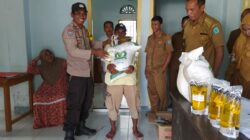 Bhabinkamtibmas Polsek Pajo Amankan Penyaluran Bantuan PKH di Desa Ranggo, Warga Terima Beras dan Minyak Goreng
