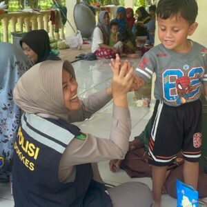 POLRI HADIR MELALUI DOKKES POLRES LANGKAT MELAKSANAKAN BAKTI KESEHATAN KEPADA KEPADA MASYARAKAT DESA HARAPAN MAKMUR