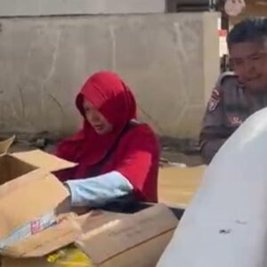 Polri Salurkan Bantuan Sembako untuk Warga Terdampak Banjir Bandang di Gurun Laweh