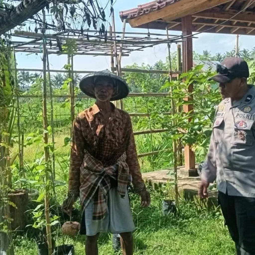 Dukung Ketahanan Pangan, Bhabinkamtibmas Lembahsari Edukasi Warga