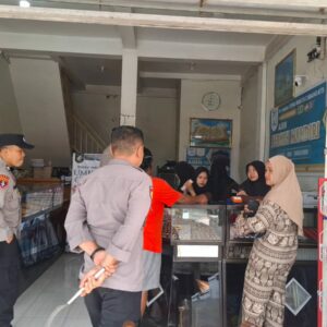 Polsek Batukliang Utara Laksanakan Patroli Silaturahmi di Pertokoan Desa Teratak