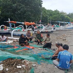 Komsos Babinsa Bangun Keselamatan Nelayan di Tengah Badai