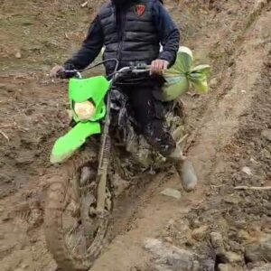 Terobos Medan Ekstrem, Warga Kampung Serule Apresiasi Personel Polres Aceh Tengah Jadi yang Pertama Salurkan Logistik