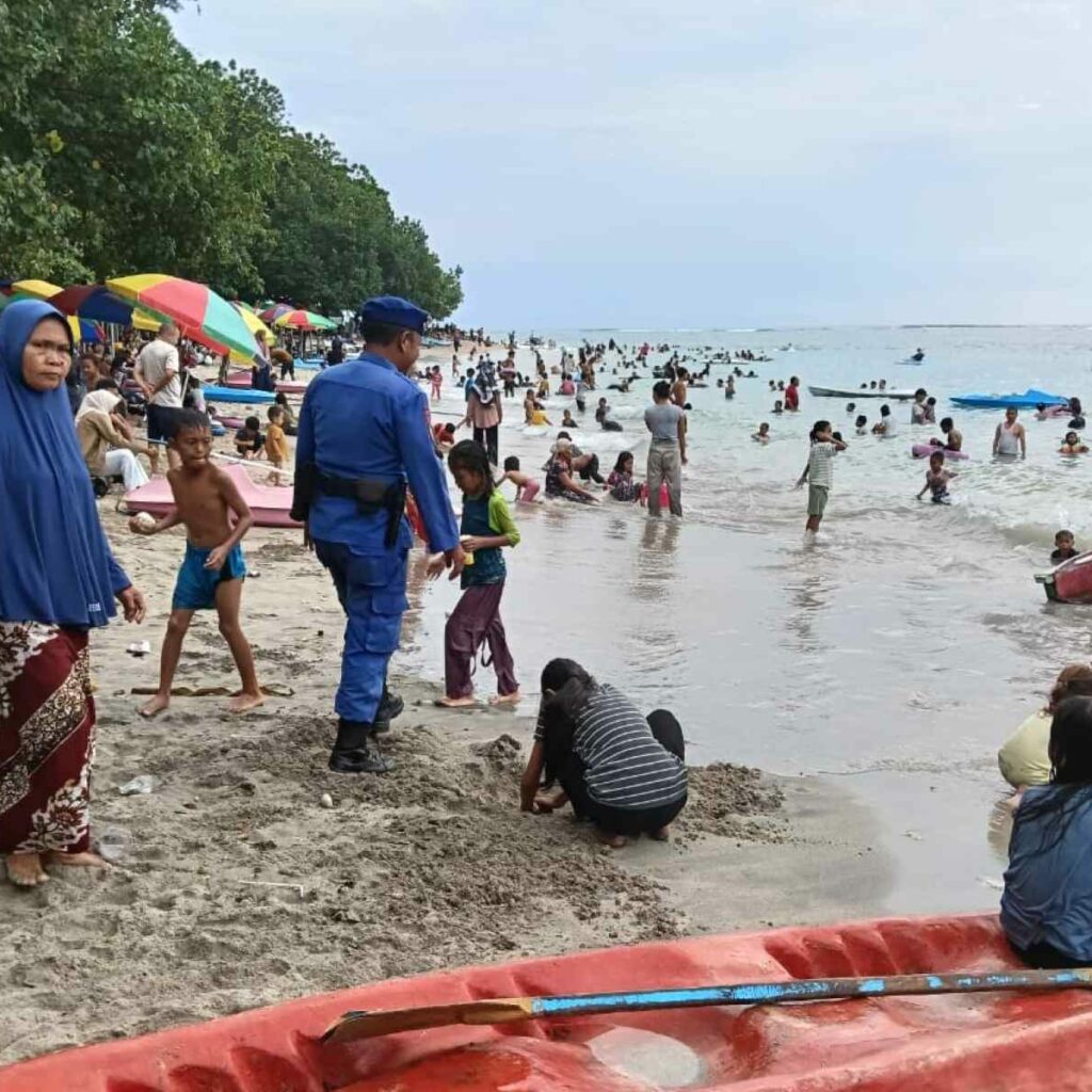 Pengamanan Ketat Pantai Batu Layar Pasca Tahun Baru