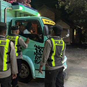 Personel Polsek Kawasan Pelabuhan Laut Tano Rutin Laksanakan Pengecekan Di Pitu Keluar Masuk Pelabuhan