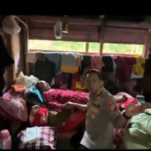 Dari Posko hingga Pintu Rumah, Polri Hadir Pastikan Layanan Kesehatan Warga Terdampak Bencana di Kala Segi Aceh Tengah