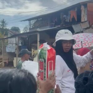 Polri Salurkan Bantuan Sembako untuk Warga Terdampak Banjir Bandang di Gurun Laweh