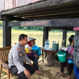 Bhabinkamtibmas Desa Kalimantong Sambangi Warga, Perkuat Sinergi wujudkan ketahanan pangan