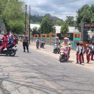 Jaga Keselamatan Pelajar, Jajaran Polres Sumbawa Barat Rutin Laksanakan Rawan Siang