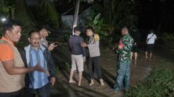 TNI–Aparat Desa Hadir di Tengah Banjir Kuripan