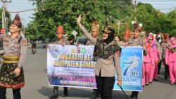 Polres Sumbawa Kawal Ribuan Peserta Karnaval “Batedung Tuntang” Rayakan HUT Sumbawa Ke-67