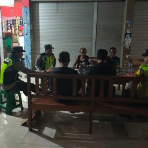 Polsek Taliwang Laksanakan Patroli Dialogis di Terminal Tanamira, Wujudkan Kamtibmas Kondusif