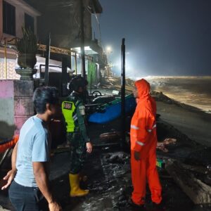 Malam Panjang Warga Bintaro, TNI Hadir di Garis Terdepan