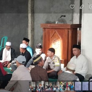 Bhabinkamtibmas Desa Mantar Hadiri Syukuran Desa di Masjid An-Nur