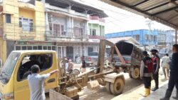 Dari Jalan Tergenang ke Bengkel Perbaikan, Polisi gunakan towing Evakuasi Mobil Warga Pascabanjir