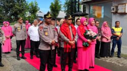 Kunjungan Kapolda NTB di Wilayah Hukum Polres Sumbawa Barat Laksanakan Bansos dan Berikan Motivasi Anggota