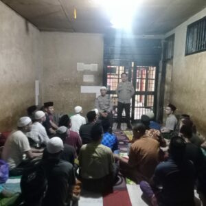 Sat Binmas Polres Dompu Berikan Pembinaan dan Ceramah Agama kepada Tahanan