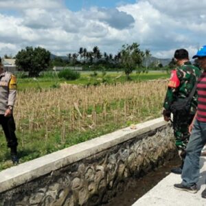 Polsek Labuapi Gerakkan Warga Manfaatkan Lahan Tidur