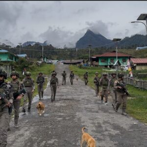 Damai di Hari Ibadah: Kehadiran Satgas Damai Cartenz Bikin Warga Sinak Beribadah Lebih Tenang