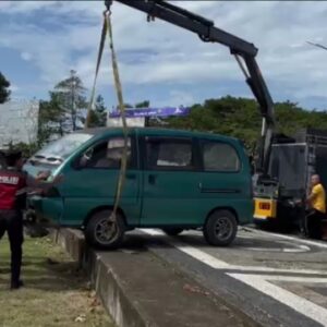 Quick Response Patroli Unit Gasum Dit Samapta Polda NTB Evakuasi Korban Lakalantas di Bundaran Gerung