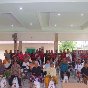 Kapolres Lombok Utara Gowes Kamtibmas di Desa Pendua, Salurkan Bansos dan Layanan Kesehatan Gratis