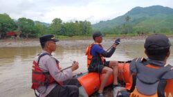 Polsek Lambu dan Tim SAR Lakukan Pencarian Korban Terseret Arus Banjir di Bendungan Diwu Moro