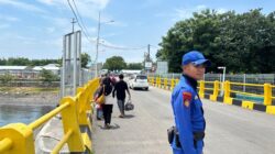 Kapal Polisi XXI-1002 Amankan Aktivitas Bongkar Muat Penumpang di Pelabuhan Khayangan Jelang Libur Imlek 2026