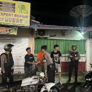 Patroli Dialogis Sat Samapta Ajak Warga Jaga Kamtibmas di Rasanae Barat