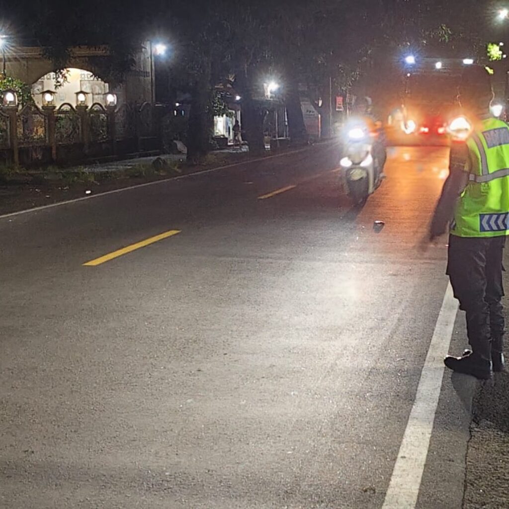 Tarawih Aman, Polsek Lembar Atur Lalu Lintas Masjid