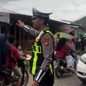 Melalui Program Satlantas Menyapa, Satlantas Polres Bima Edukasi Masyarakat Petingnya Tertib Berlalulintas