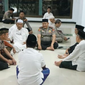 Sapa Jamaah Masjid Al-Fajri, Wakapolresta Tuban Gaungkan Call Center 110 Gratis 24 Jam